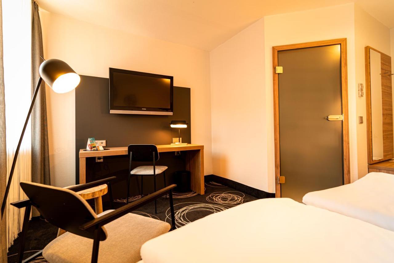 Hotel Rio คาร์ลสรูเฮอ ภายนอก รูปภาพ