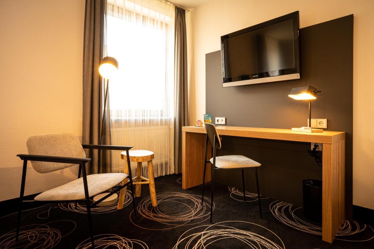 Hotel Rio คาร์ลสรูเฮอ ภายนอก รูปภาพ