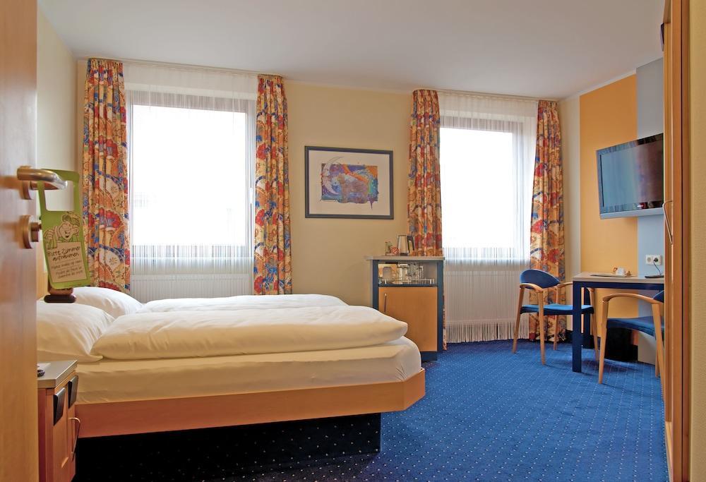 Hotel Rio คาร์ลสรูเฮอ ภายนอก รูปภาพ