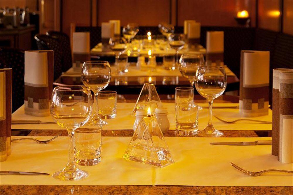 Hotel Rio คาร์ลสรูเฮอ ภายนอก รูปภาพ