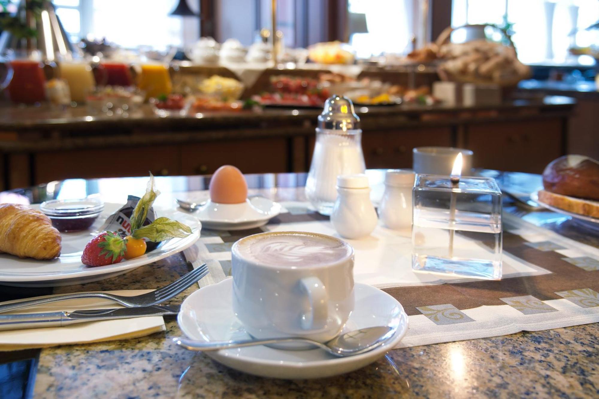 Hotel Rio คาร์ลสรูเฮอ ภายนอก รูปภาพ