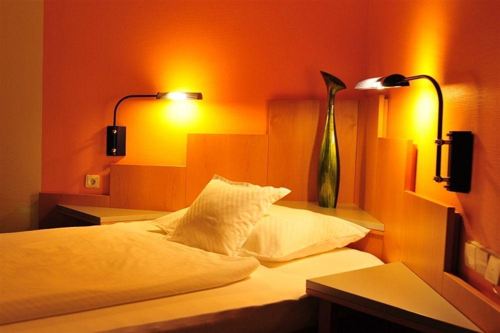 Hotel Rio คาร์ลสรูเฮอ ห้อง รูปภาพ