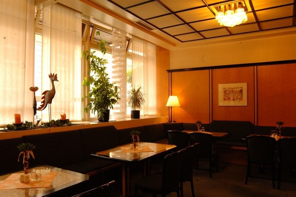 Hotel Rio คาร์ลสรูเฮอ ภายนอก รูปภาพ
