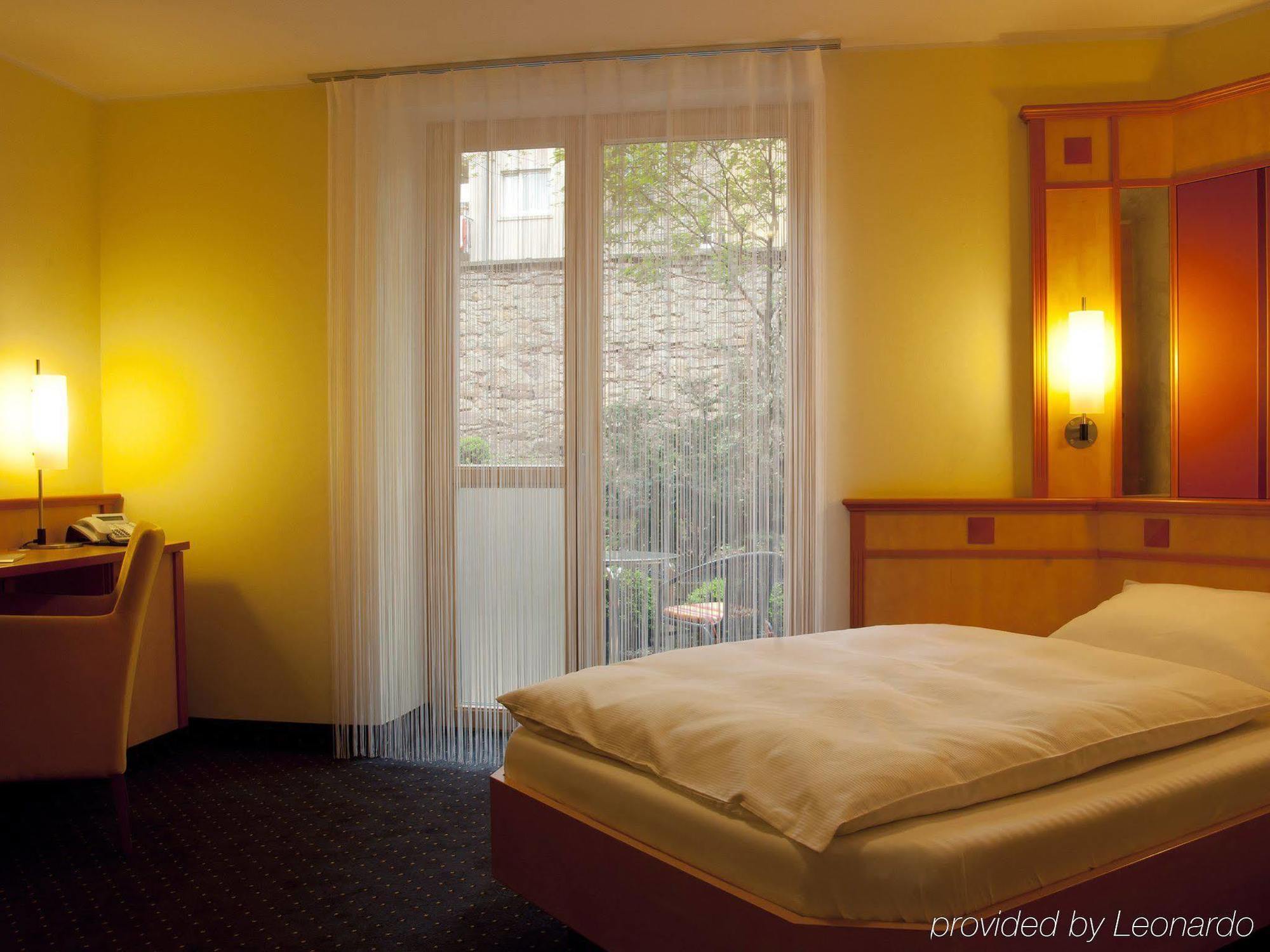 Hotel Rio คาร์ลสรูเฮอ ภายนอก รูปภาพ