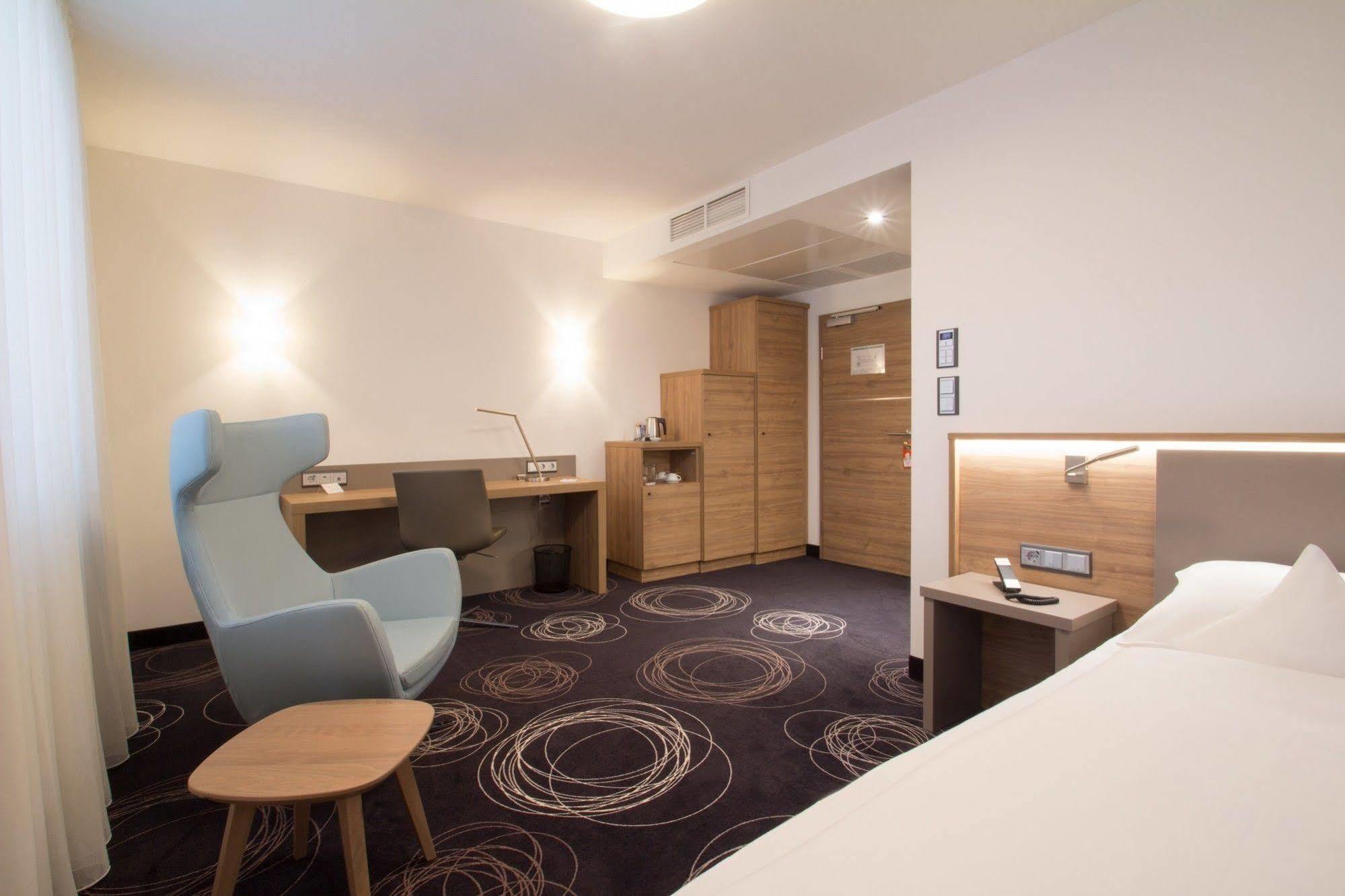 Hotel Rio คาร์ลสรูเฮอ ภายนอก รูปภาพ