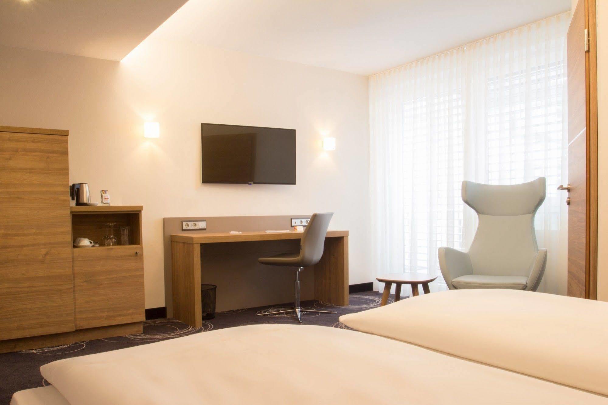 Hotel Rio คาร์ลสรูเฮอ ภายนอก รูปภาพ
