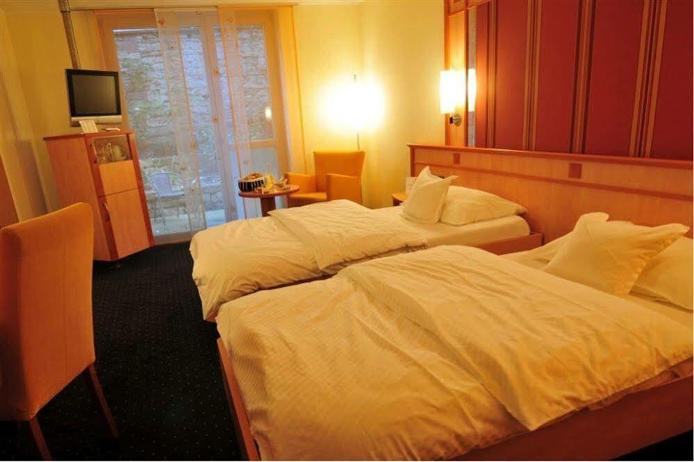 Hotel Rio คาร์ลสรูเฮอ ภายนอก รูปภาพ